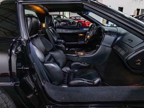 Used 1990 Chevrolet Corvette Coupe RWD image 40