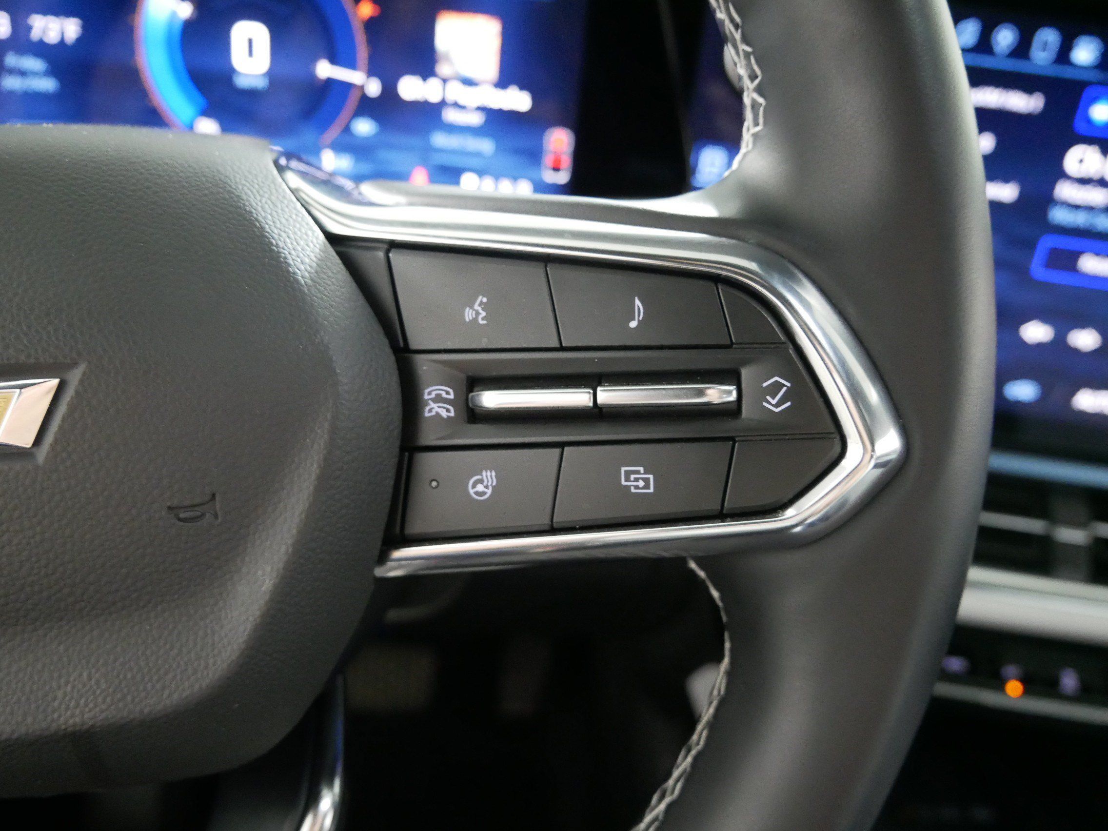 Used 2025 Chevrolet Equinox EV LT w/ Convenience Package FWD image 28