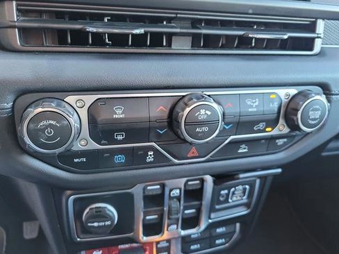 Used 2024 Jeep Wrangler Unlimited Rubicon 4xe image 12