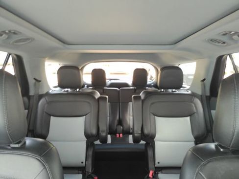 Used 2024 Ford Explorer XLT w/ Equipment Group 202A RWD image 34
