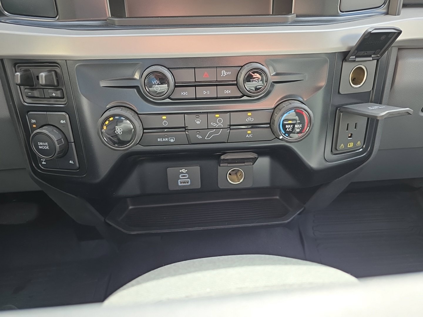 Used 2025 Ford F250 XLT w/ FX4 Off-Road Package AWD/4WD image 15