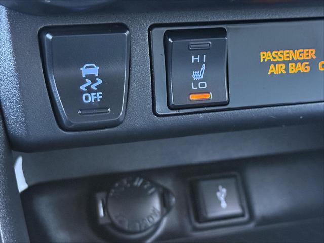 Certified 2022 Toyota RAV4 XLE Premium AWD/4WD image 31