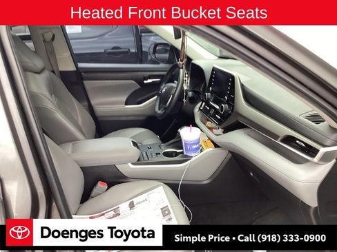 Used 2022 Toyota Highlander XLE image 12