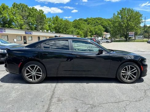 Used 2017 Dodge Charger SXT w/ AWD Plus Group image 9