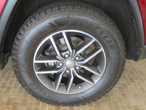 Used 2017 Jeep Grand Cherokee Limited AWD/4WD image 8