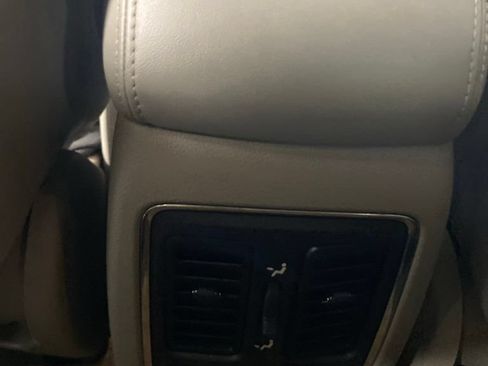 Used 2011 Jeep Grand Cherokee Laredo AWD/4WD image 15