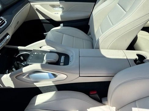 Used 2025 Mercedes-Benz GLS 450 4MATIC image 17