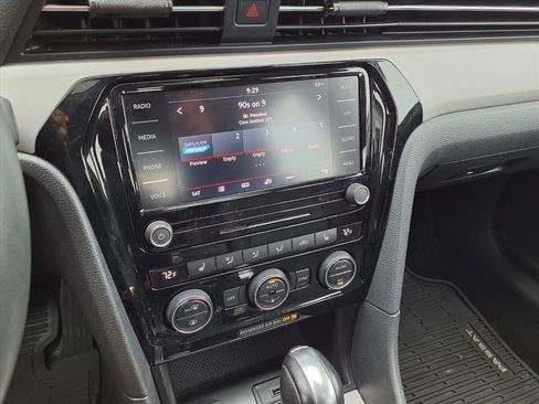 Used 2021 Volkswagen Passat 2.0T SE image 21