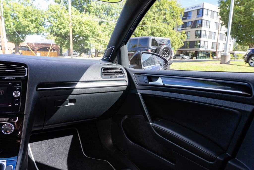 Used 2018 Volkswagen Golf R 4-Door AWD/4WD image 10