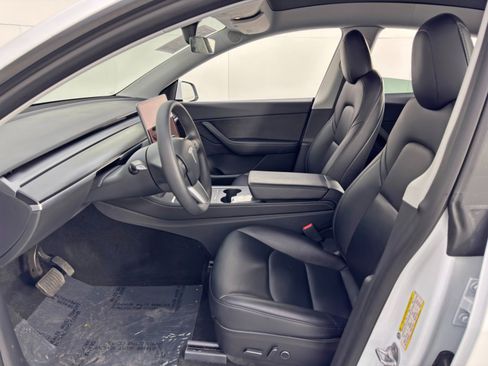 Used 2021 Tesla Model Y Long Range image 17