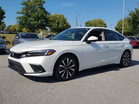 Used 2024 Honda Civic EX-L image 3