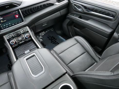 Used 2023 GMC Yukon Denali image 11