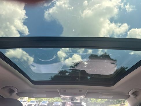 Used 2018 Volkswagen Tiguan SE w/ Panoramic Sunroof Package AWD/4WD image 25
