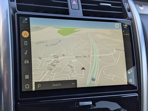 Certified 2024 Land Rover Discovery Dynamic SE image 15