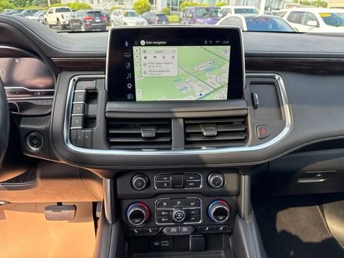 Used 2022 Chevrolet Tahoe Z71 w/ Luxury Package AWD/4WD image 14