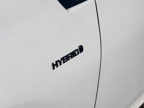 Used 2019 Toyota Prius XLE AWD/4WD image 11