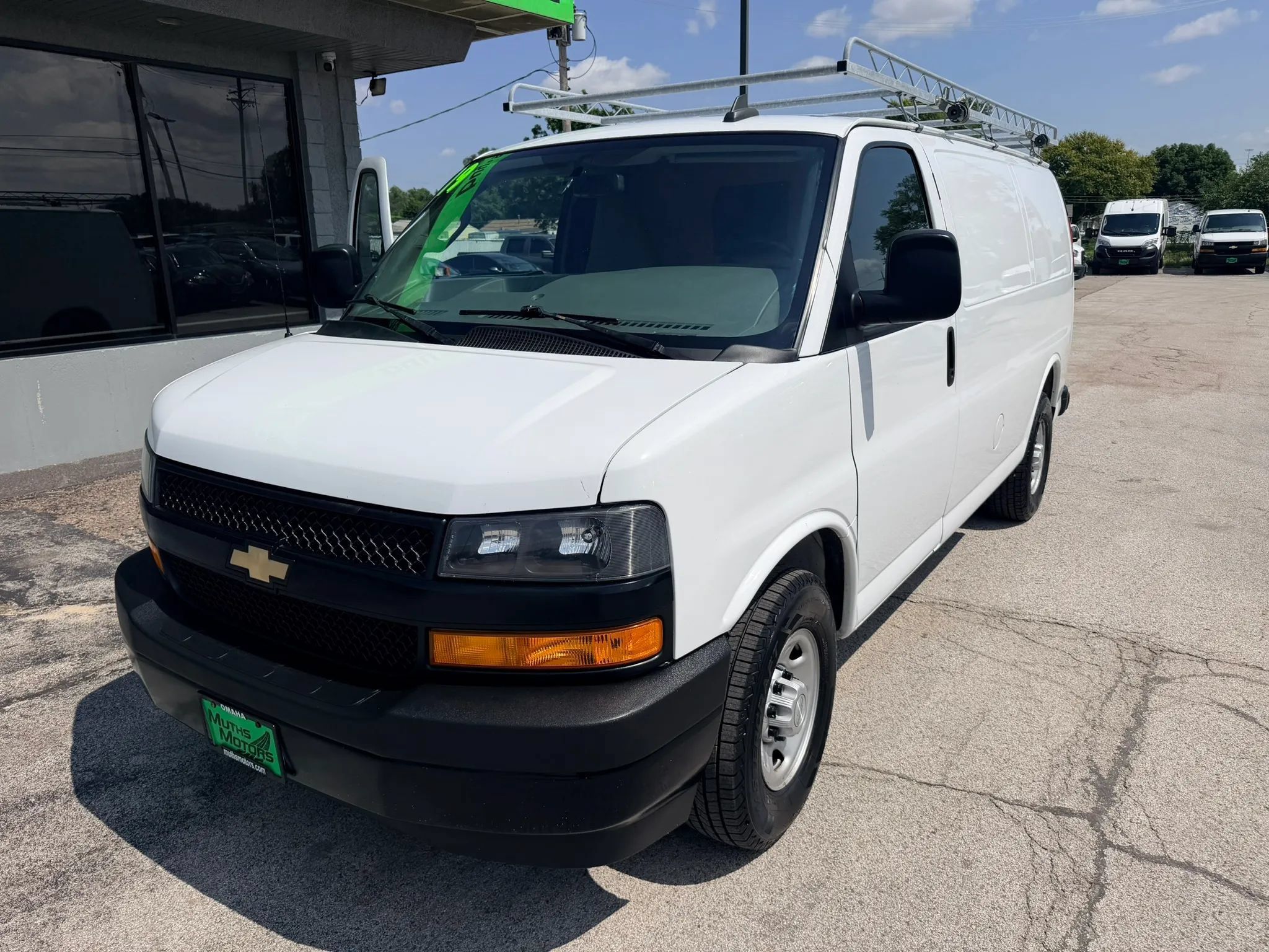 Used 2019 Chevrolet Express 3500 w/ Driver Convenience Package RWD image 1