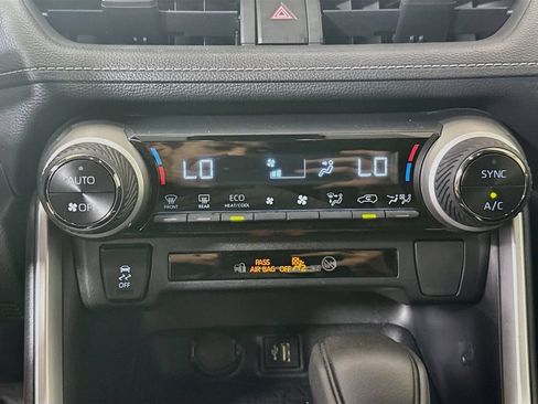 Used 2024 Toyota RAV4 XLE AWD/4WD image 17