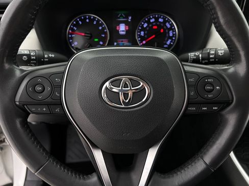 Used 2020 Toyota RAV4 XLE w/ XLE Grade Weather Package AWD/4WD image 16