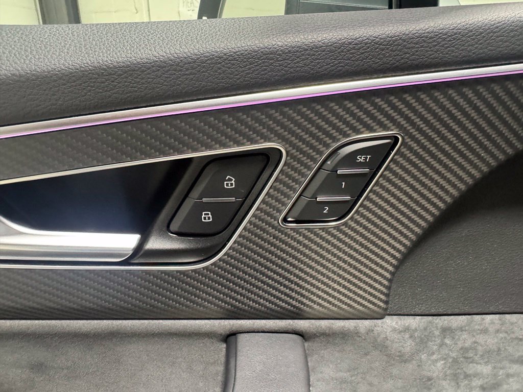 Used 2025 Audi SQ7 Prestige AWD/4WD image 12