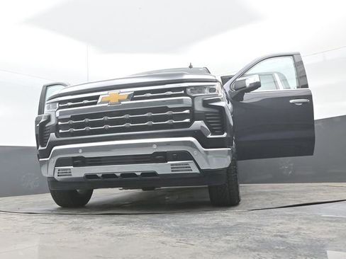 Used 2024 Chevrolet Silverado 1500 LTZ w/ Z71 Off-Road Package AWD/4WD image 29