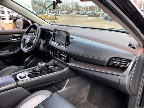 Used 2023 Nissan Rogue Platinum w/ Platinum Premium Package image 14