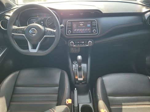 Used 2019 Nissan Kicks SR w/ SR Premium Package FWD image 13