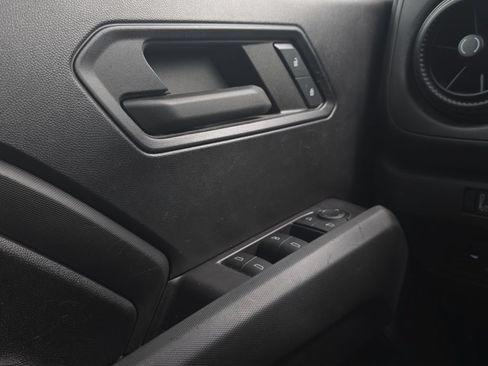Used 2023 Chevrolet Colorado Trail Boss w/ Technology Package AWD/4WD image 11