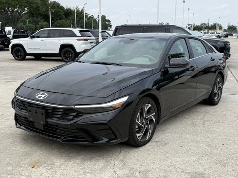 Used 2025 Hyundai Elantra SEL FWD image 10