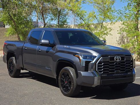 Used 2025 Toyota Tundra Platinum w/ TRD Off-Road Package AWD/4WD image 2