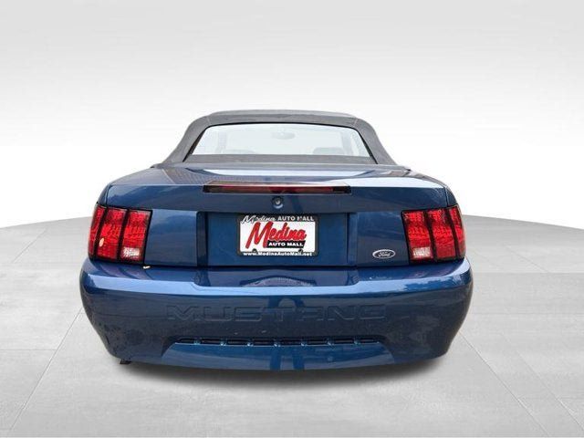 Used 1999 Ford Mustang Convertible RWD image 6
