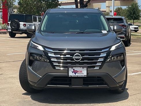 Used 2025 Nissan Rogue SV FWD image 2
