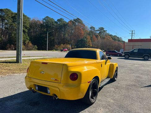Used 2004 Chevrolet SSR w/ Preferred Equipment Group image 22