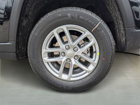 New 2025 Jeep Grand Cherokee Laredo X image 6