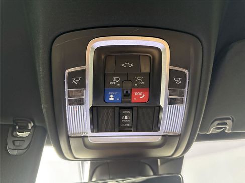 Used 2023 RAM 1500 Laramie AWD/4WD image 6