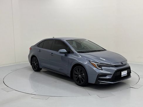 Used 2024 Toyota Corolla SE w/ SE Convenience Package FWD image 8
