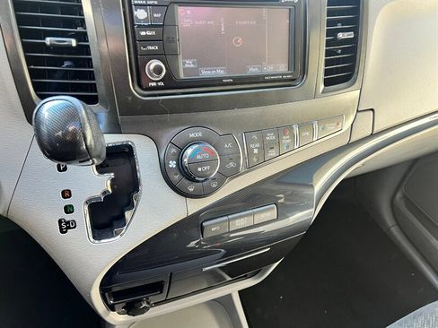 Used 2013 Toyota Sienna SE w/ Premium Pkg w/Entune image 29