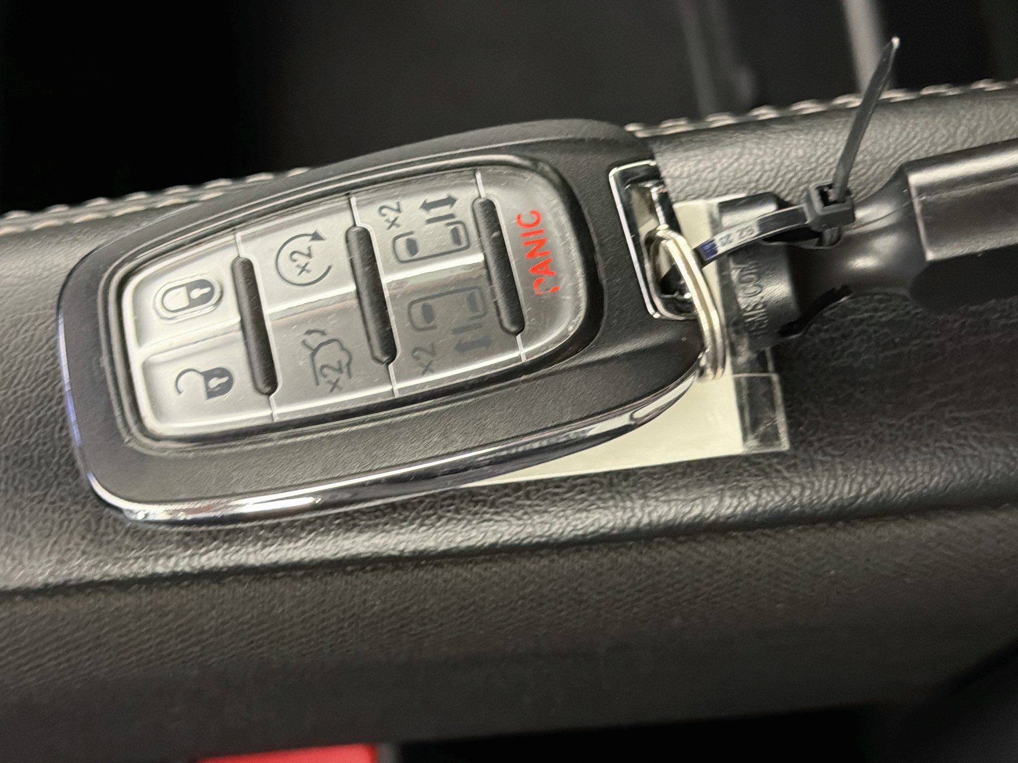 Used 2025 Chrysler Pacifica Select FWD image 25