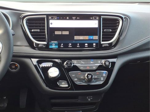 New 2026 Chrysler Pacifica Select image 14