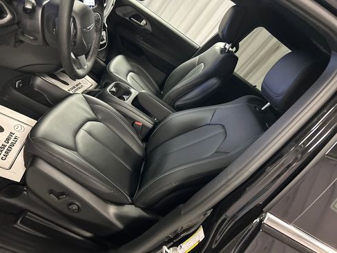 New 2026 Chrysler Pacifica Select image 10