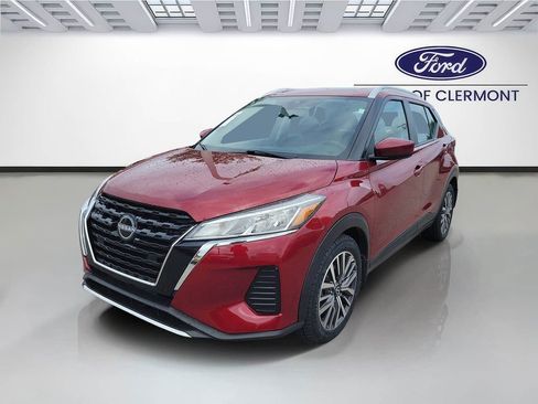 Used 2023 Nissan Kicks SV FWD image 2