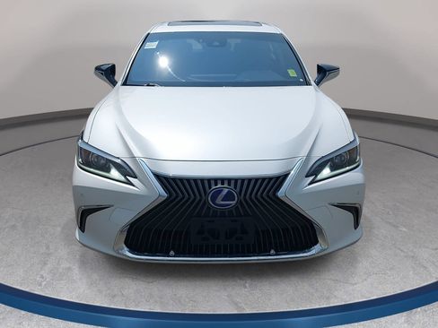 Used 2019 Lexus ES 300h w/ Premium Package FWD image 2