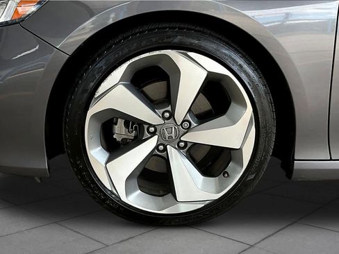 Used 2018 Honda Accord Touring image 11