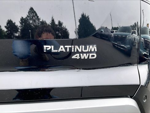 Used 2025 Nissan Pathfinder Platinum AWD/4WD image 24
