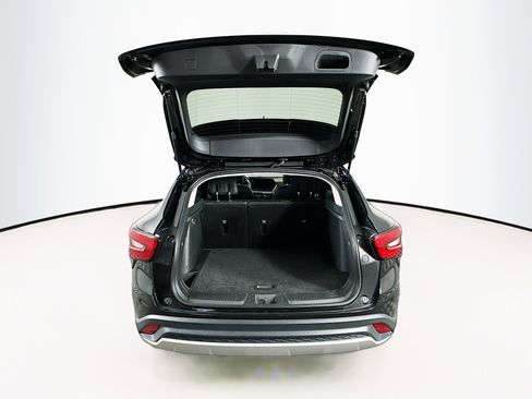 Used 2025 Chevrolet Trax LT image 27