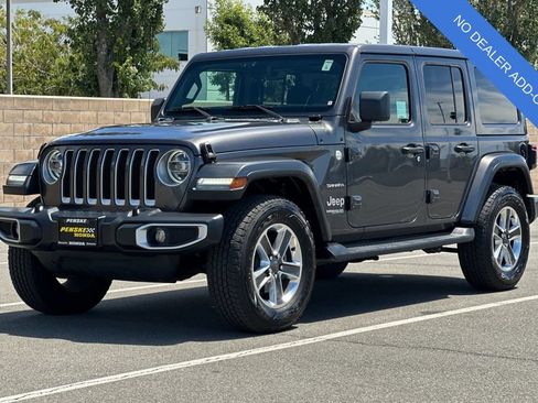 Used 2018 Jeep Wrangler Unlimited Sahara AWD/4WD image 8