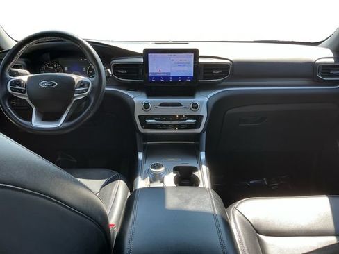 Used 2022 Ford Explorer XLT w/ Equipment Group 202A AWD/4WD image 12