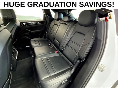 Used 2023 Porsche Cayenne AWD/4WD image 33