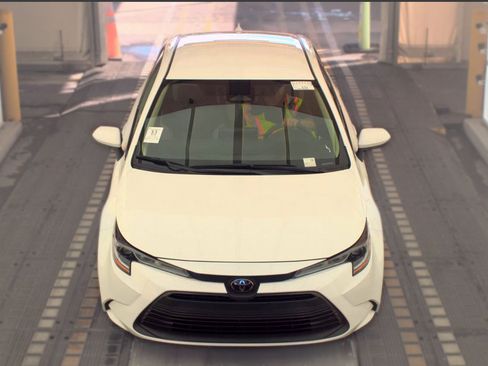 Used 2025 Toyota Corolla LE FWD image 6