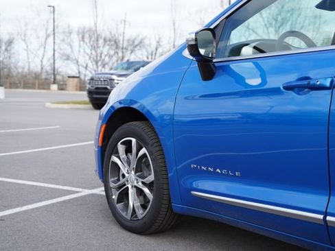 New 2026 Chrysler Pacifica Pinnacle image 38